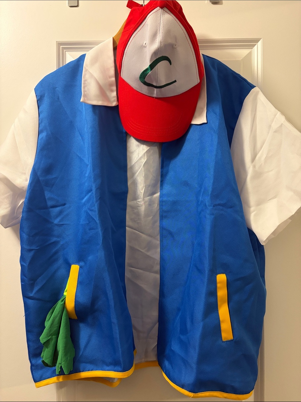 Men’s Ash Pokémon costume men’s L (tag says 2x- fits more like L